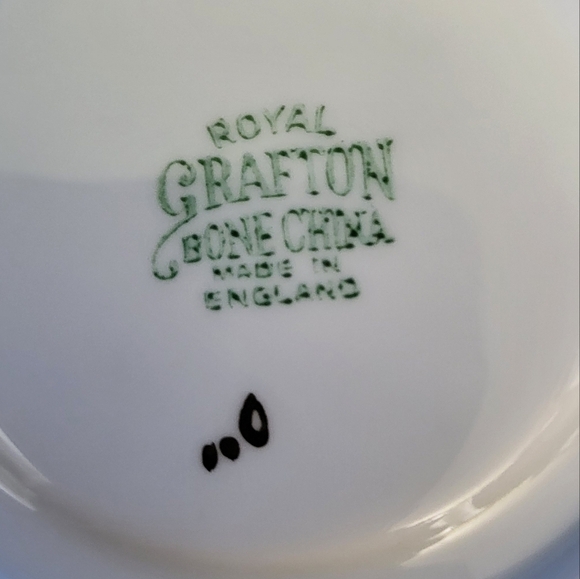 ROYAL GRAFTON Fine Bone China Cup and Saucer Blue White w/ Gold Filagree England - Picture 10 of 16